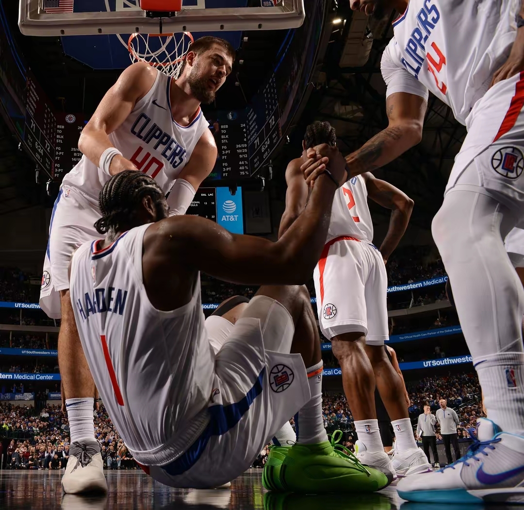 包含赛地聚焦——NBA季后赛关键战热度飙升；里尔刷新队史纪录；令人意外；阵容厚度经受考验的词条-3377电竞