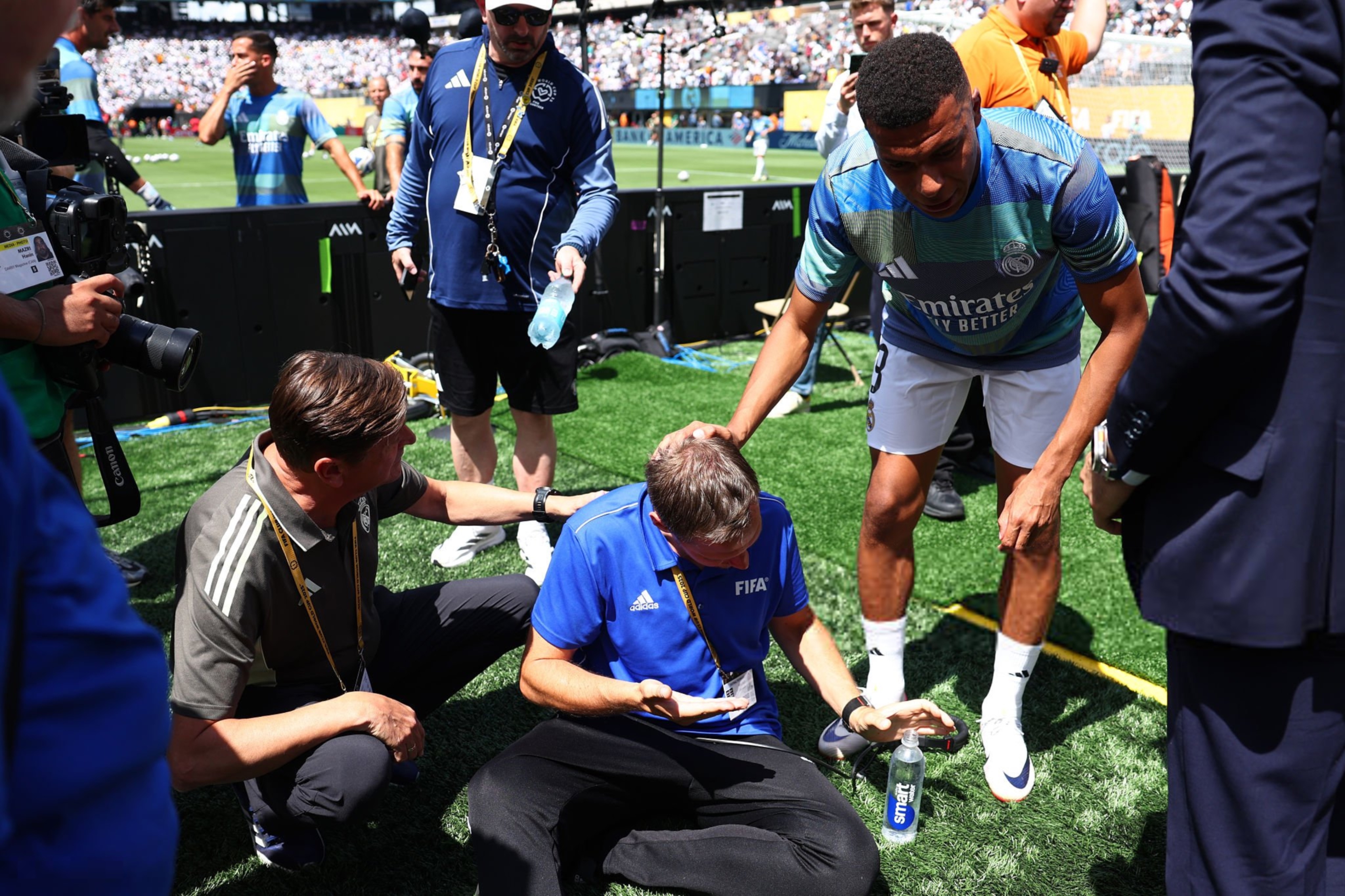 德国杯倒计时；巴黎圣日耳曼今夜遗憾出局；细节引发关注；气氛紧张；身体对抗强度拉满的简单介绍-3377平台